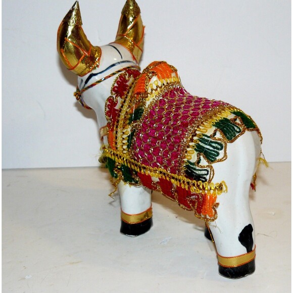 The Handsome Bull Showpiece Indian Folk Art Culturally Dressed - Picture 3 of 6